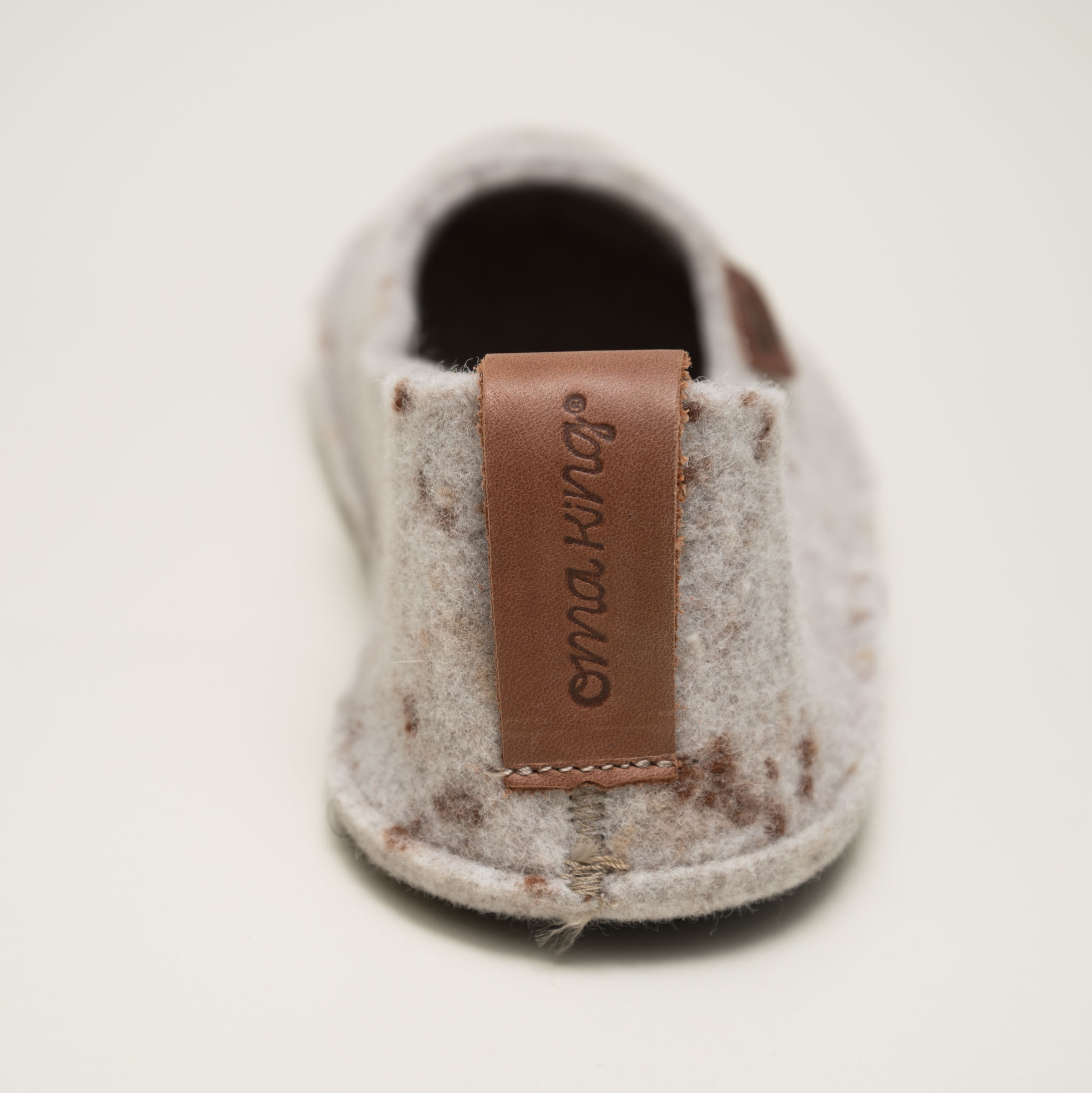 Brūnas dabīgās vilnas čības TOKU