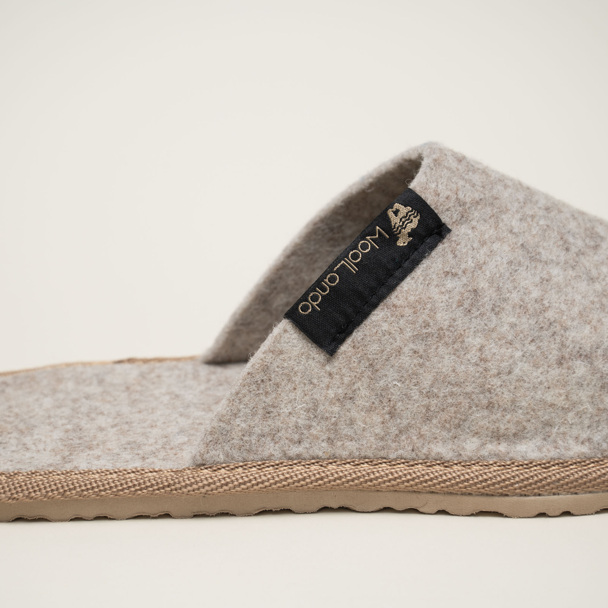WoolLando embosētas dabīgās vilnas filcētas čības BEIGE