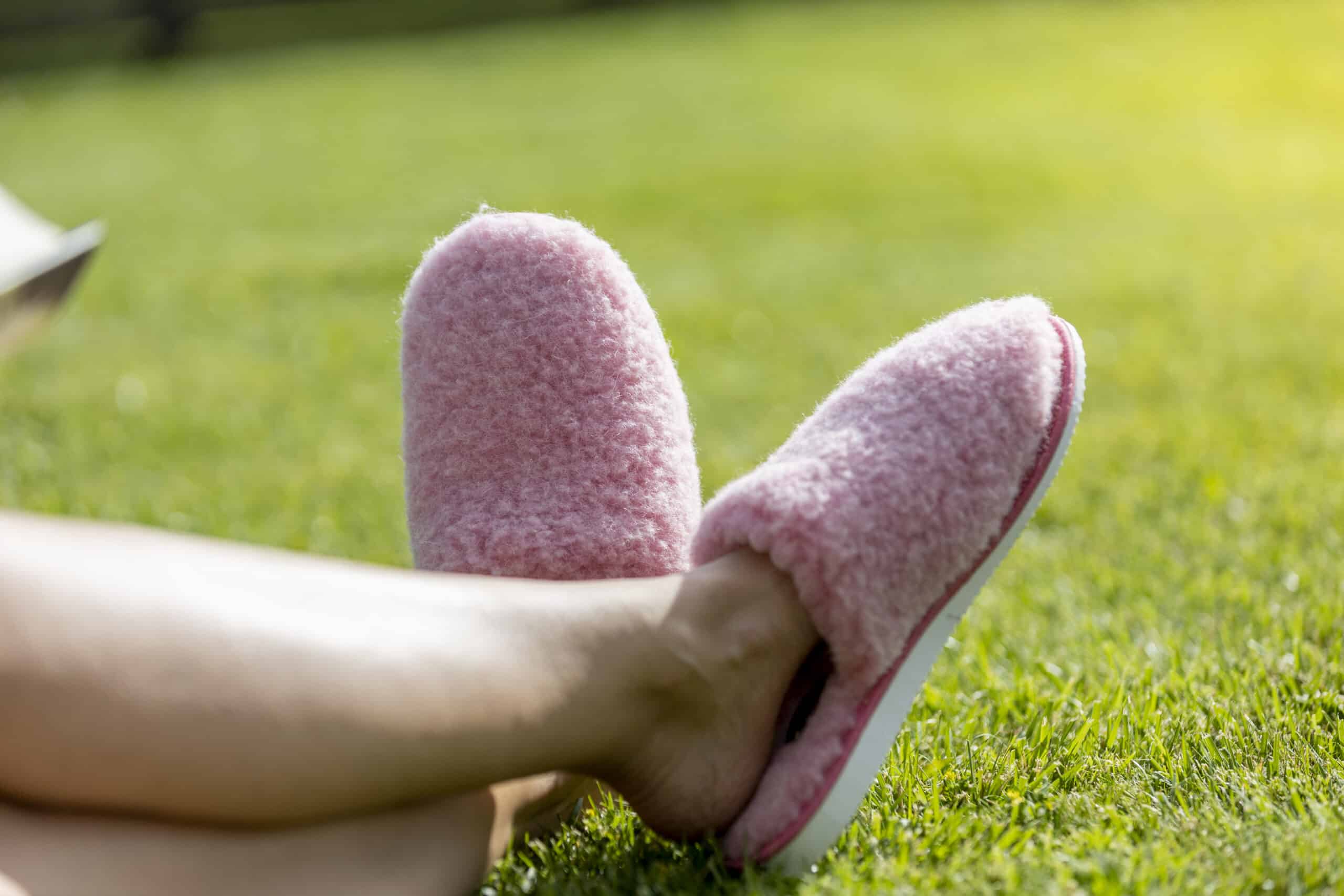WoolLando dabīgās vilnas čības ar reljefu PINK FLUFFY