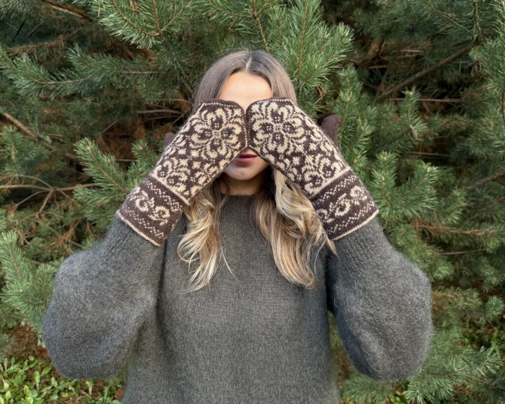 Sieviešu merino vilnas cimdi BRŪNAS PĀRSLAS