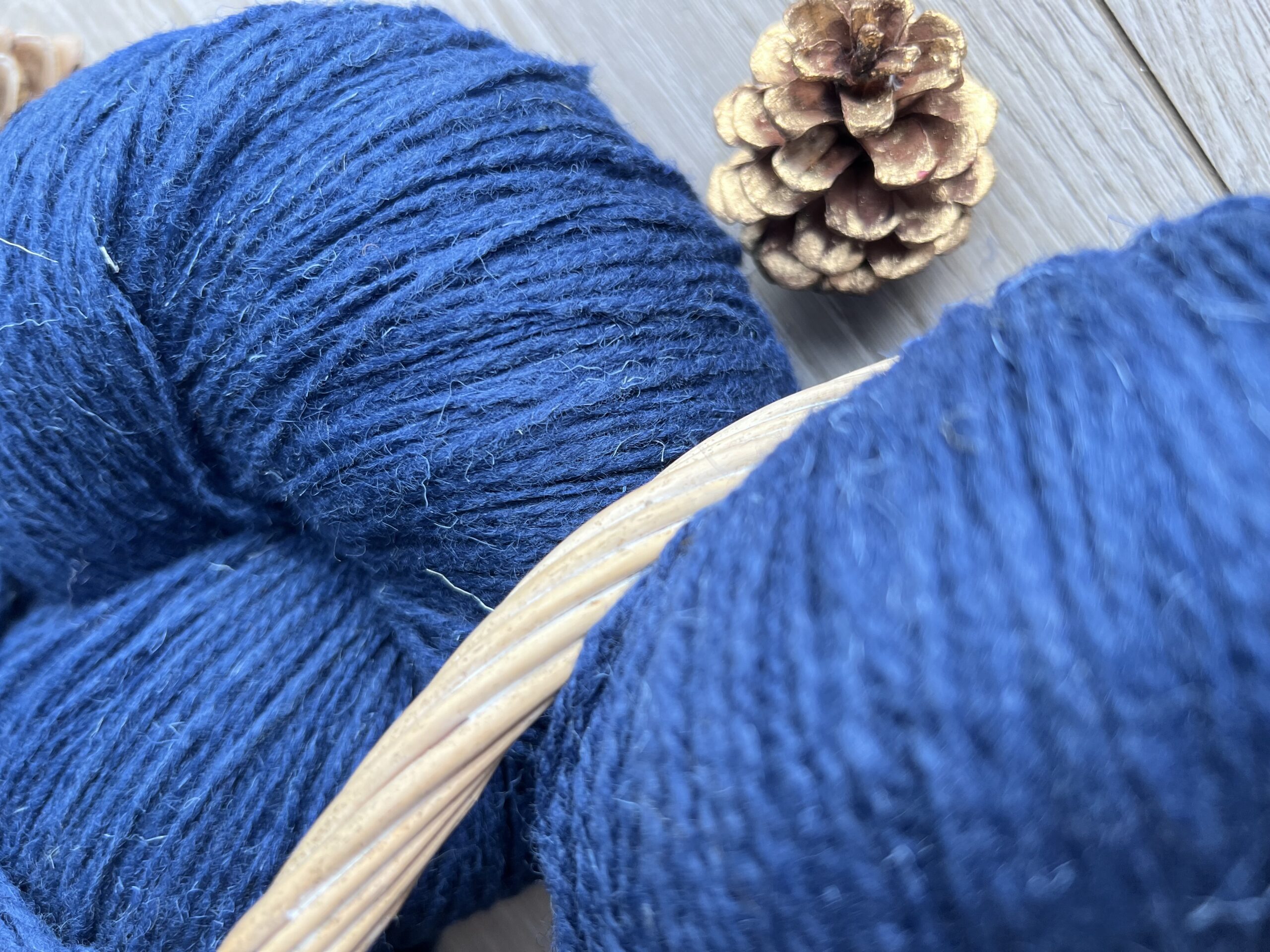 Dabīga aitas vilnas dzija DARK BLUE 0,5kg