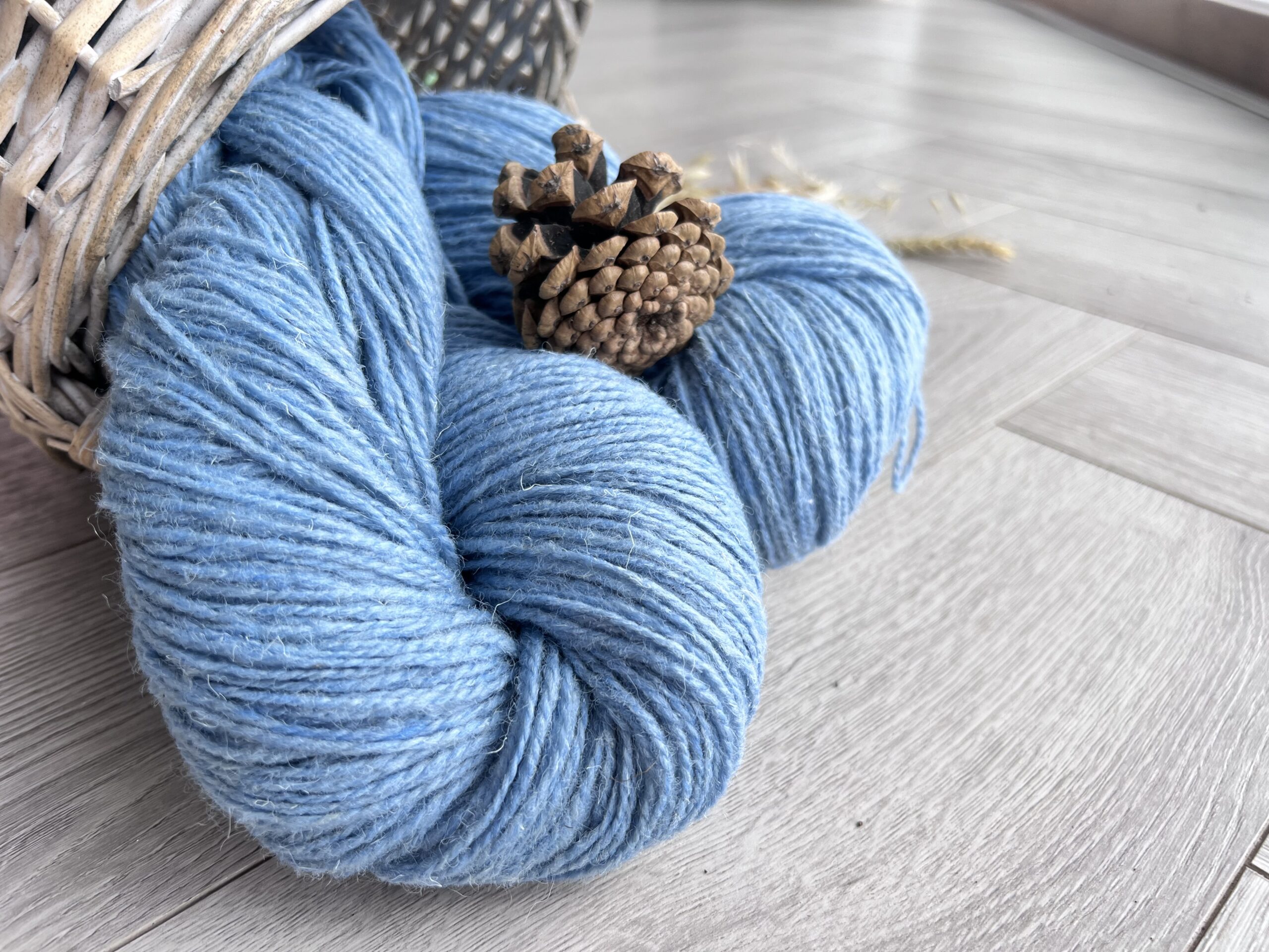 Dabīga aitas vilnas dzija LIGHT BLUE 0,5kg