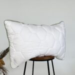 Antibakteriāls spilvens ar alvejas ekstraktu