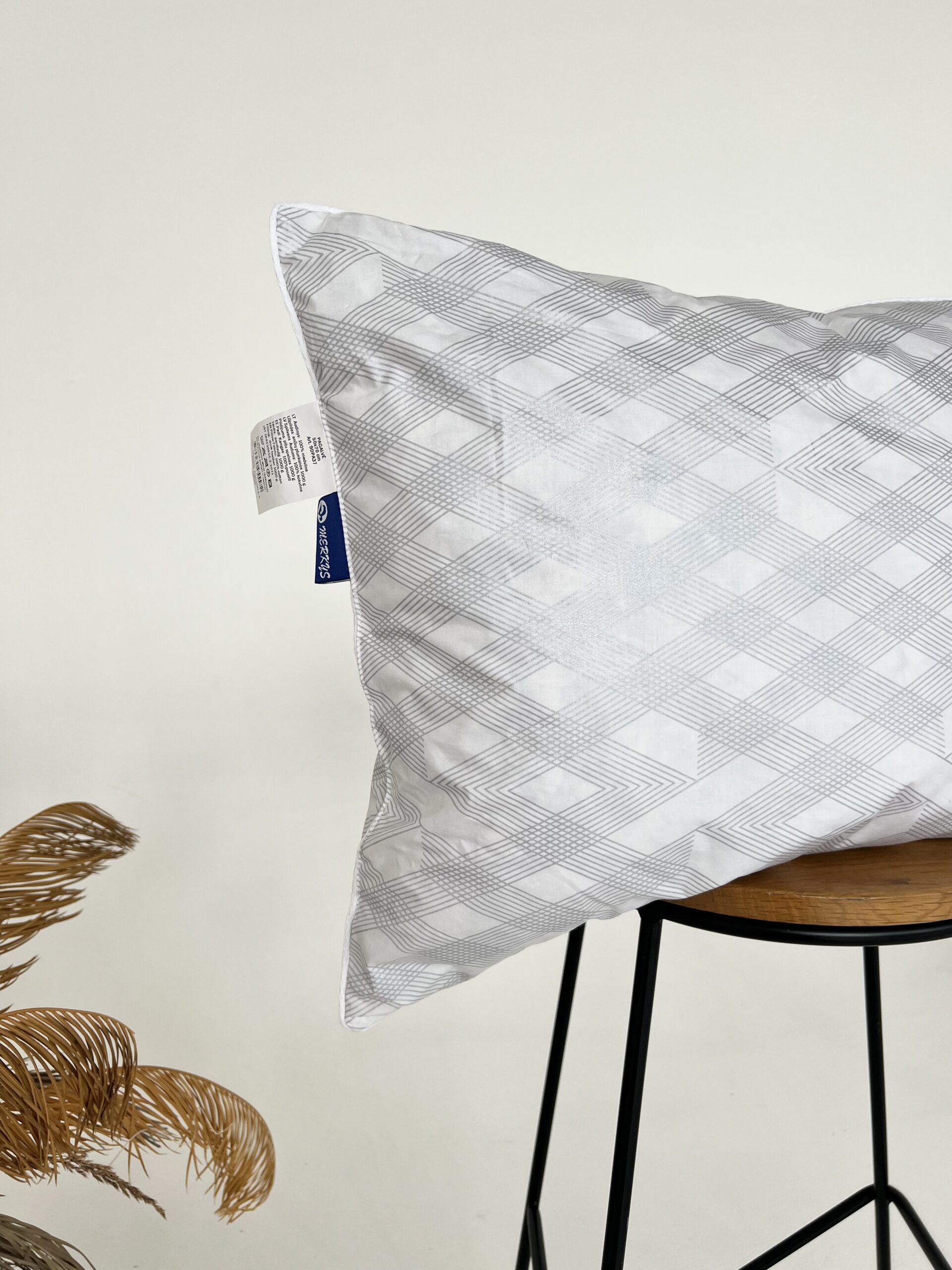 MERKYS pīļu spalvu ergonomisks spilvens