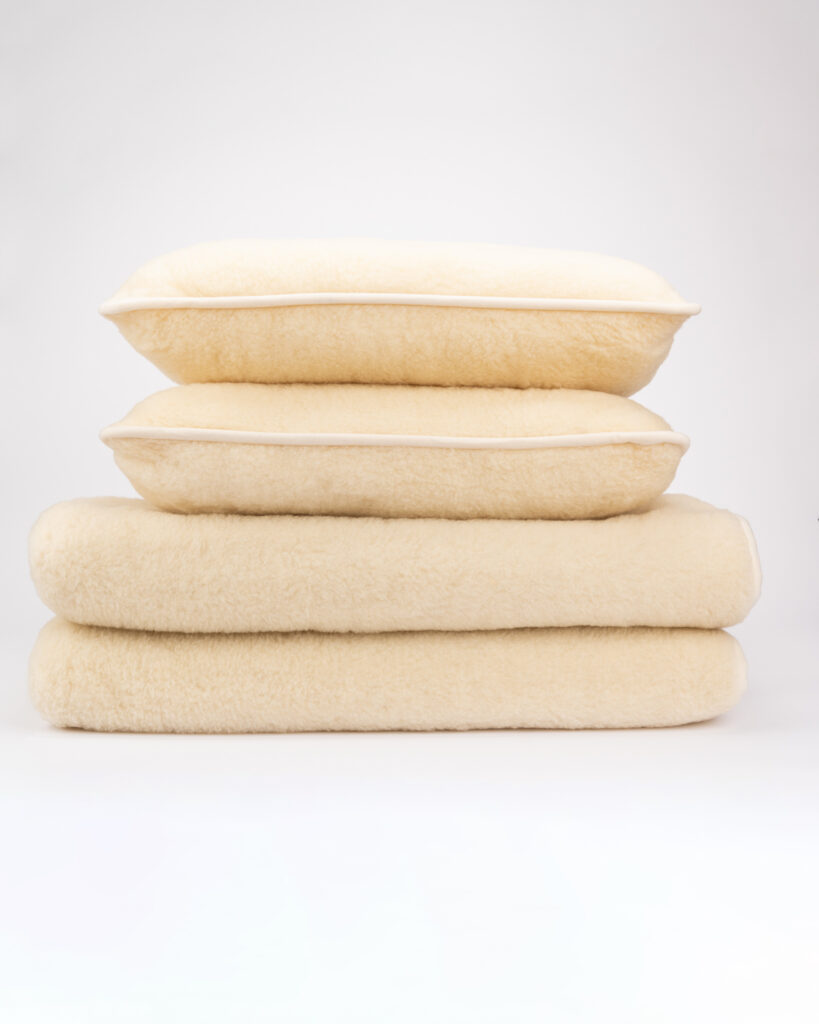 WoolLando dabīgās 100% merino vilnas siltas gultasveļas komplekts