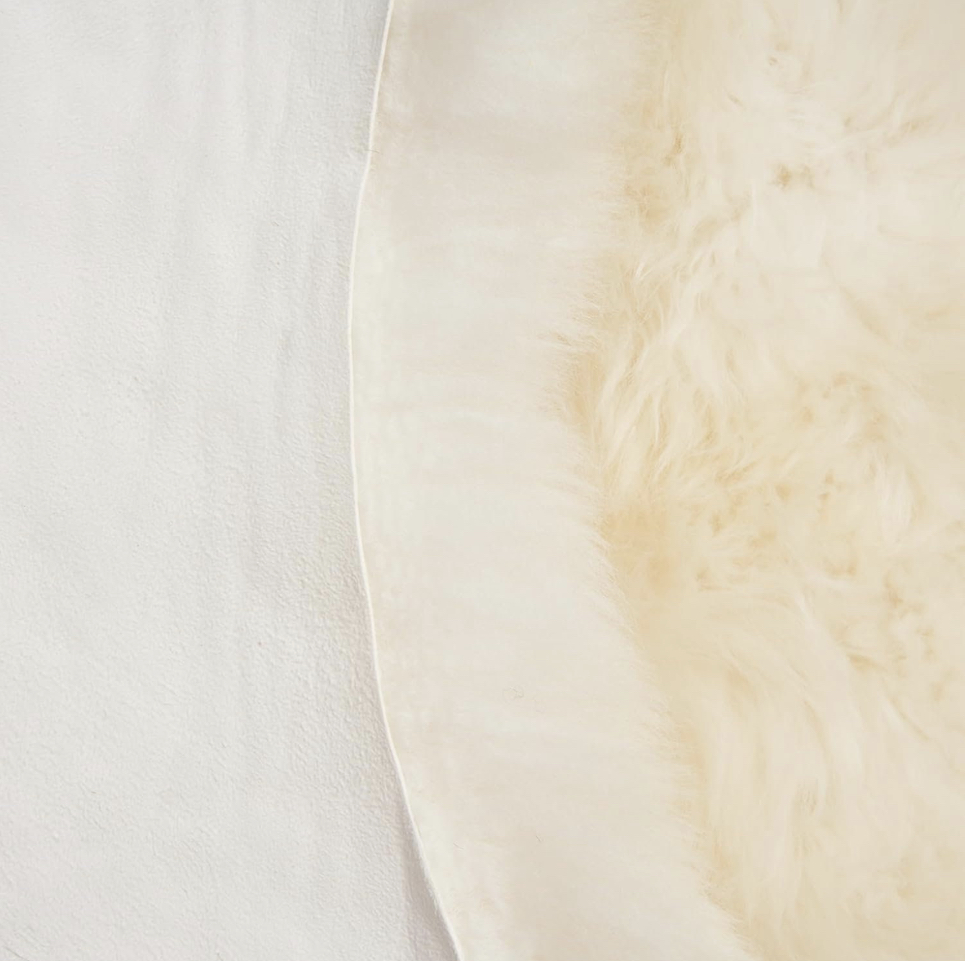 Dabiski apstrādāta bieza balta Merino aitas āda 80×120 cm