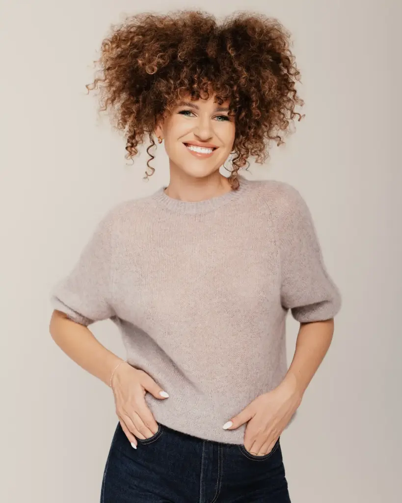 Sieviešu viegls un pūkains džemperis no mohēras vilnas MOON