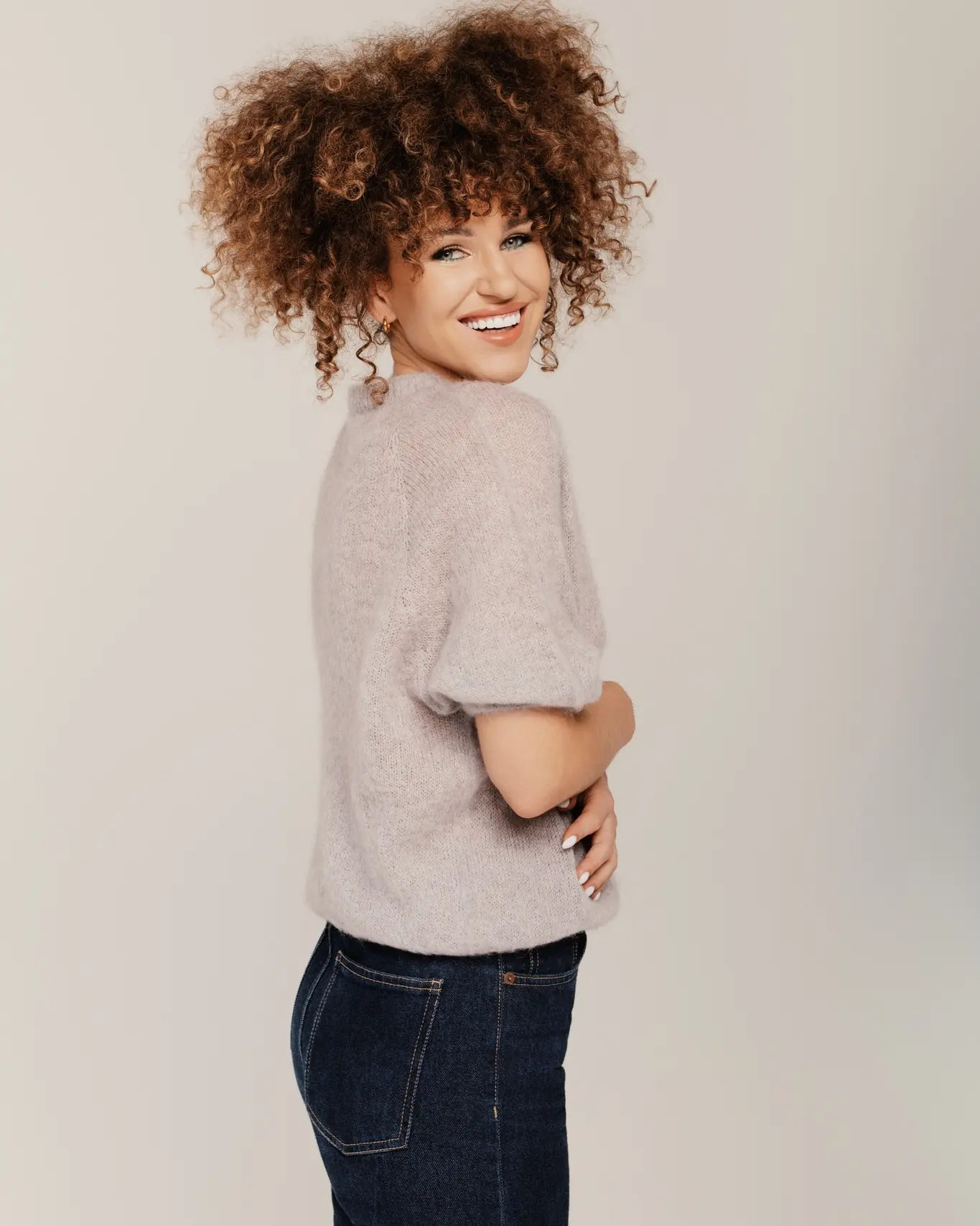 Sieviešu viegls un pūkains džemperis no mohēras vilnas MOON