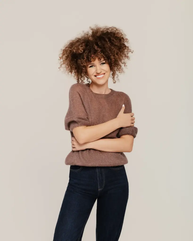 Sieviešu viegls un pūkains džemperis no mohēras vilnas PASAKA