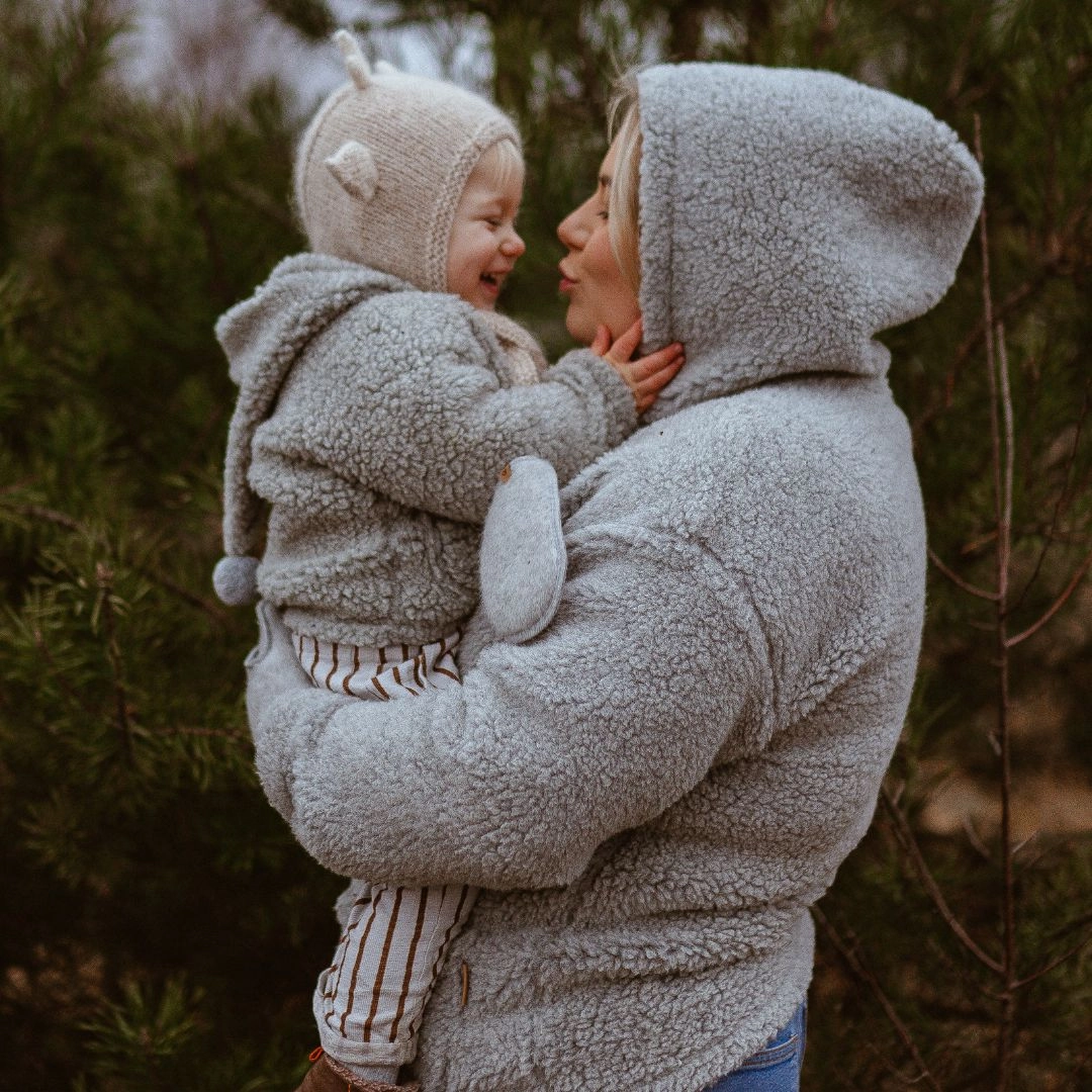 Zaffiro jēru vilnas melna jaka ar kapuci ZOYA UNISEX