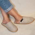 Bēšas viltētās filca čības BEIGE, WoolLando