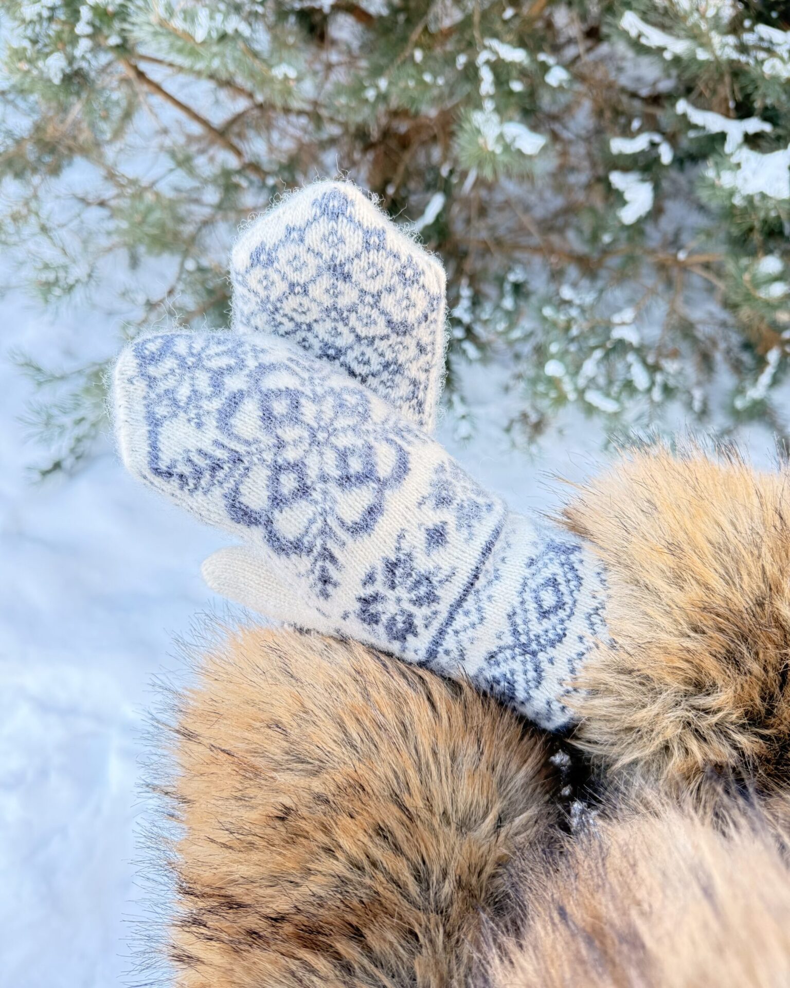 Sieviešu balti merīnovilnas dūraiņi COCO, WoolLando