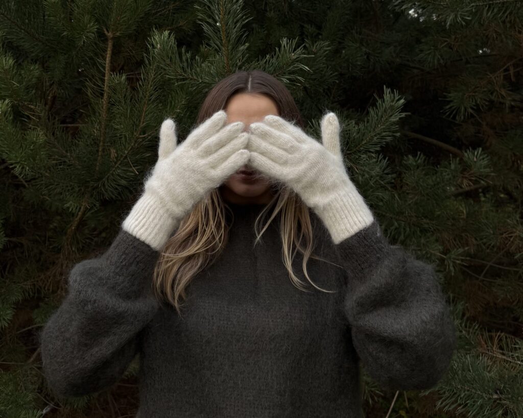 Sieviešu angorvilnas pirkstaiņi WHITE, WoolLando
