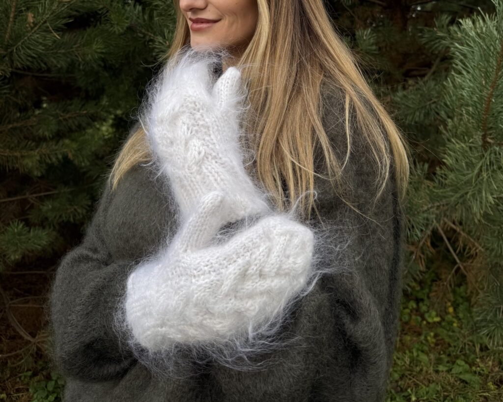 Sieviešu baltie angoras vilnas dūraiņi 