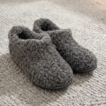 Merīnovilnas melnas zābaku stila čības KAJUS, WoolLando