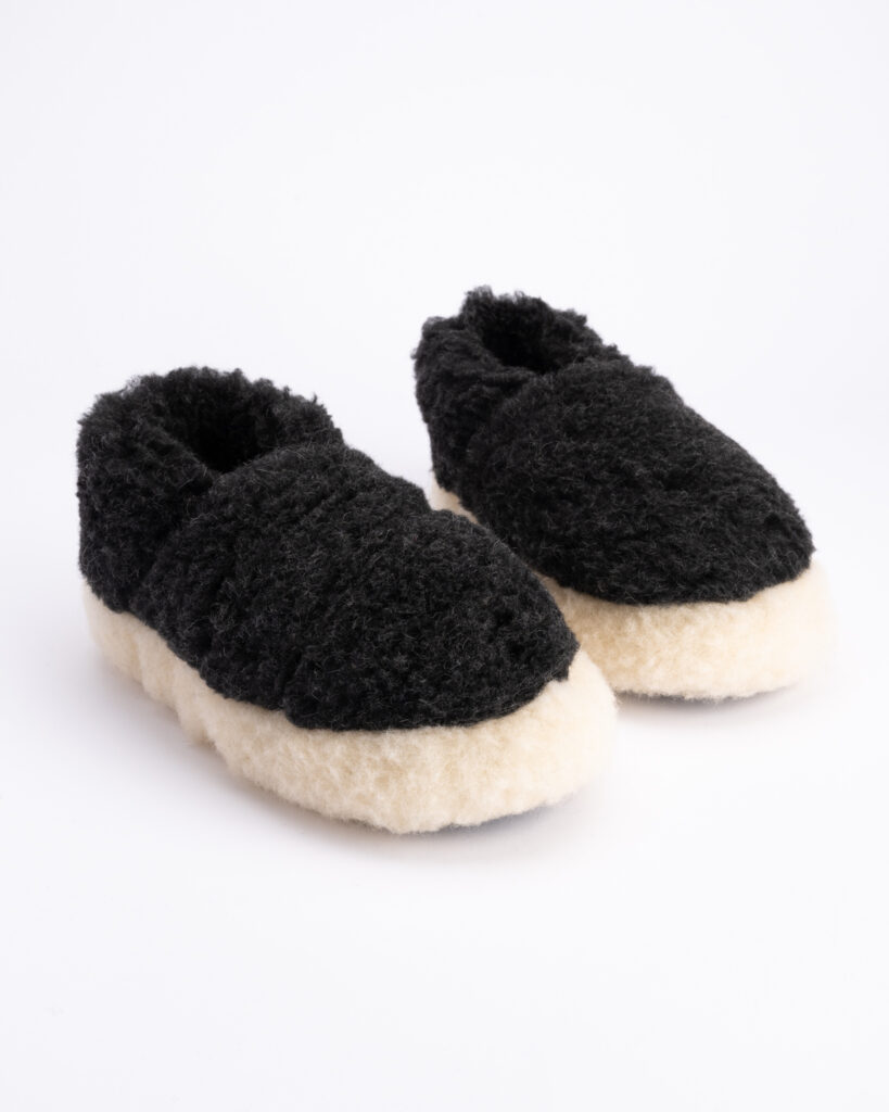 Merīnovilnas zābakveida čības DARK, WoolLando
