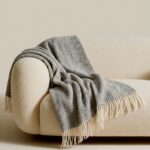 Jaunzēlandes aitu vilnas sega STRIPED LIGHT GREY, WoolLando