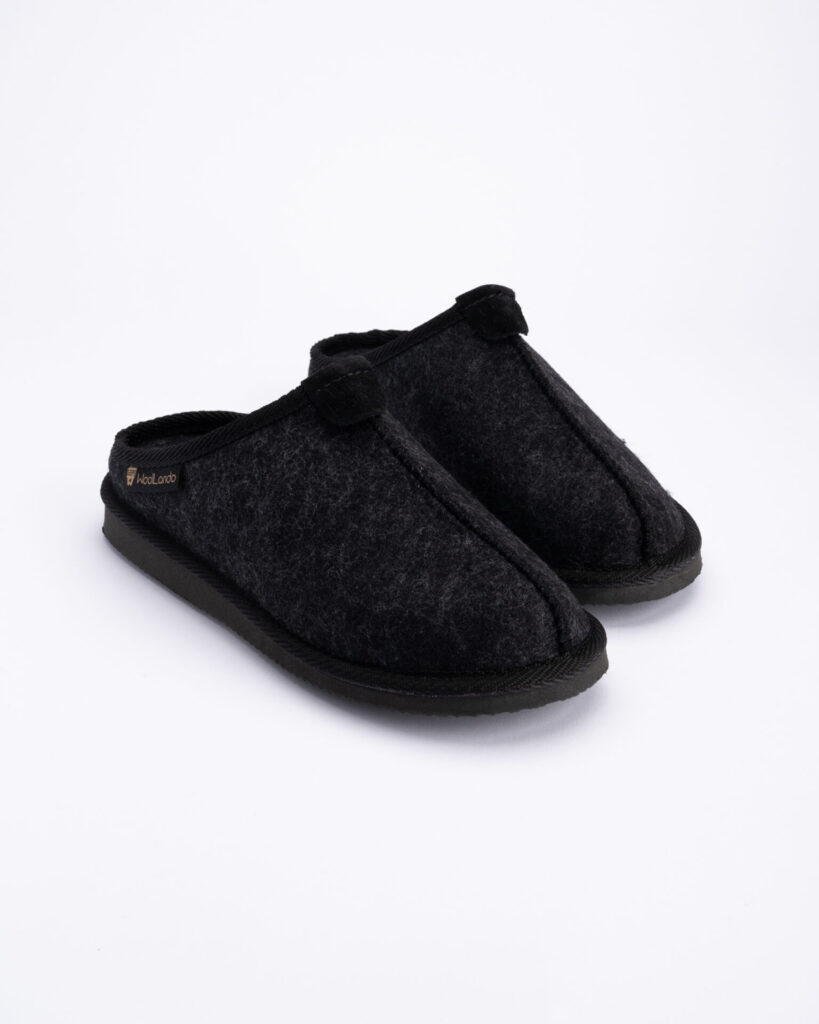 Melnas viltētās filca čības CARBON, WoolLando
