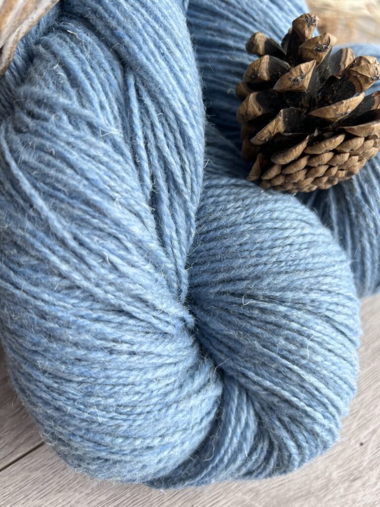 Aitas vilnas dzija 1 kg – GAIŠI DEBESZILA, WoolLando