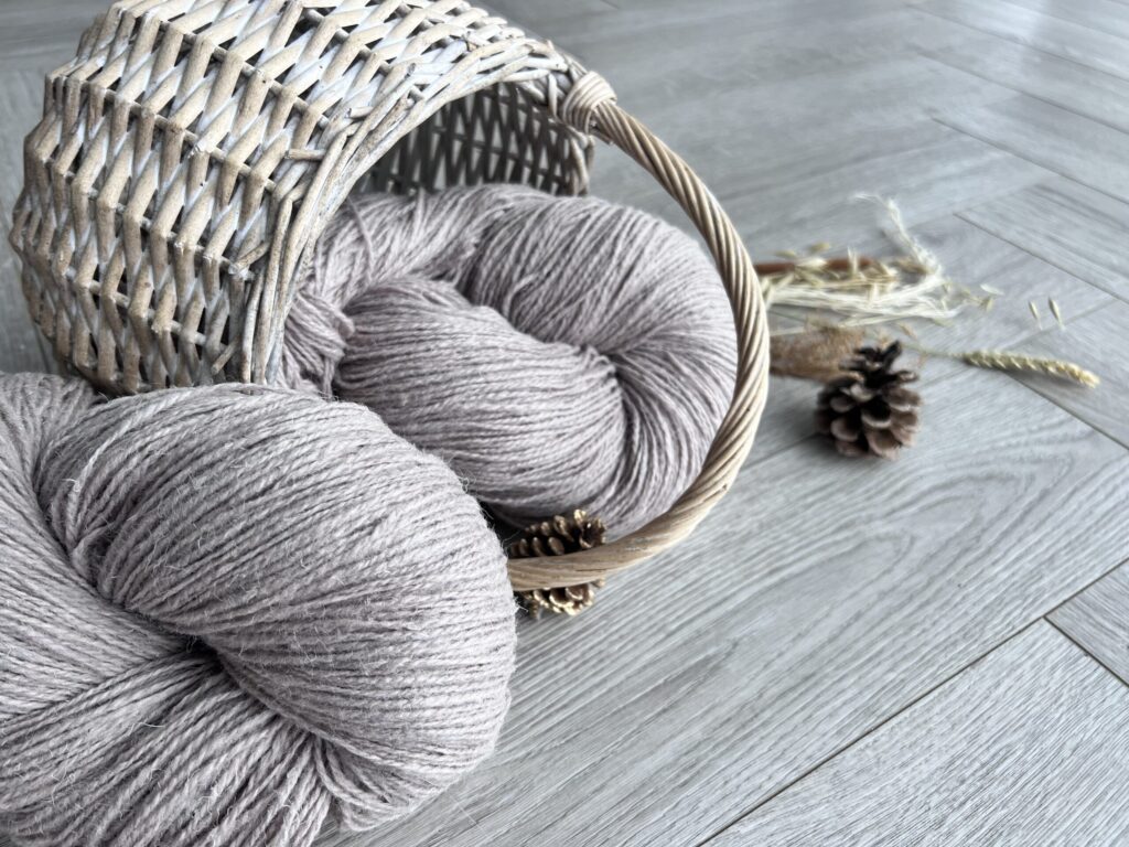 Aitas vilnas dzija 1 kg – BRŪNGANA, WoolLando