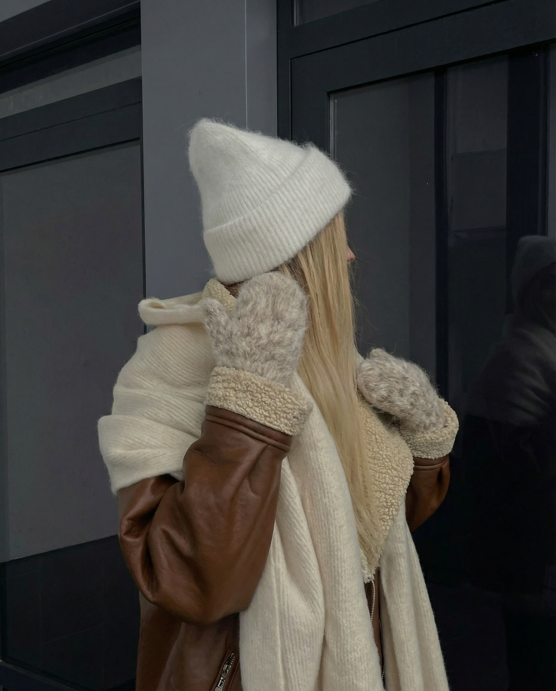 Pelēki 100% suņa vilnas dūraiņi 