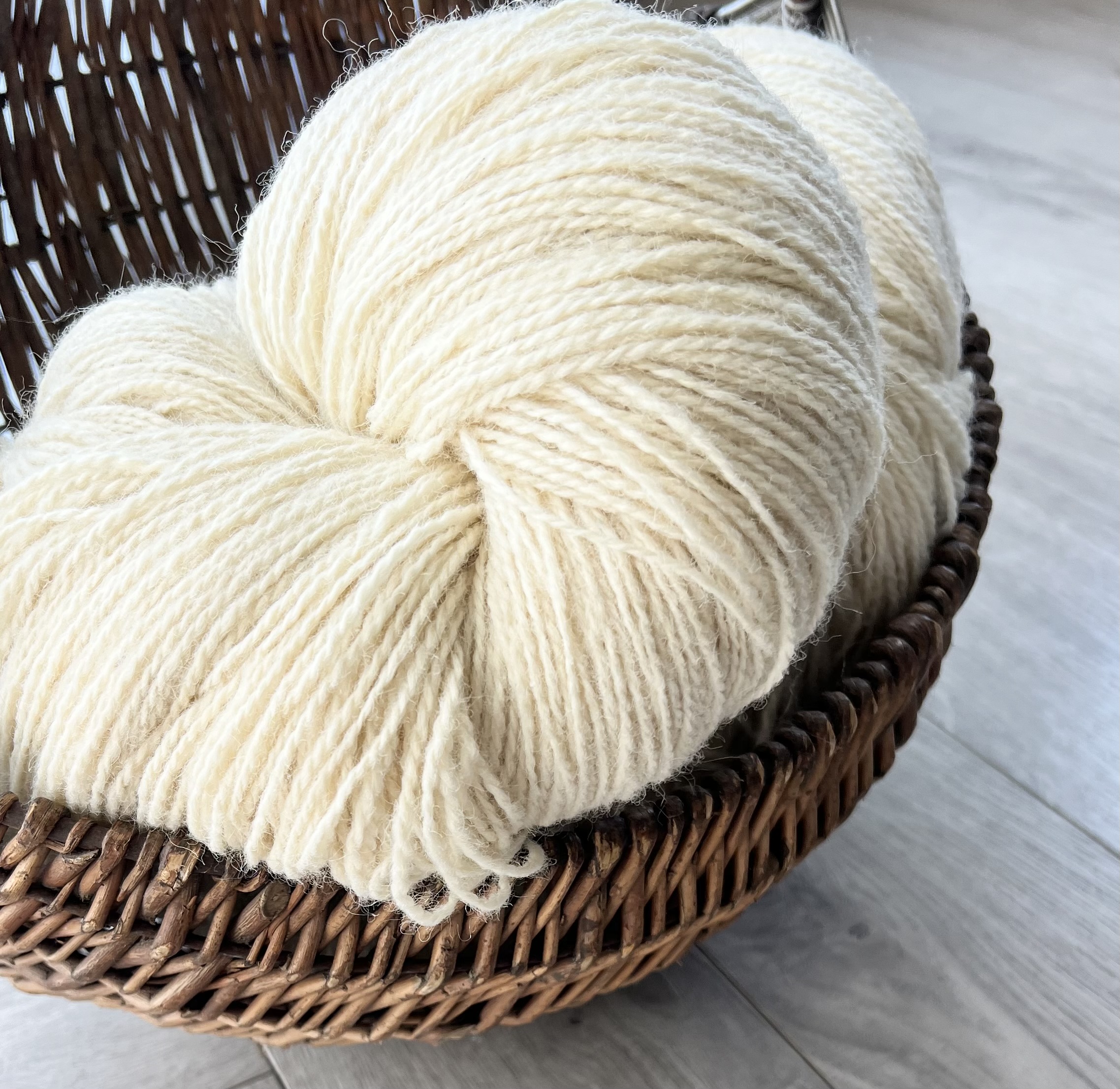 Aitas vilnas dzija 1 kg – BALTA, WoolLando