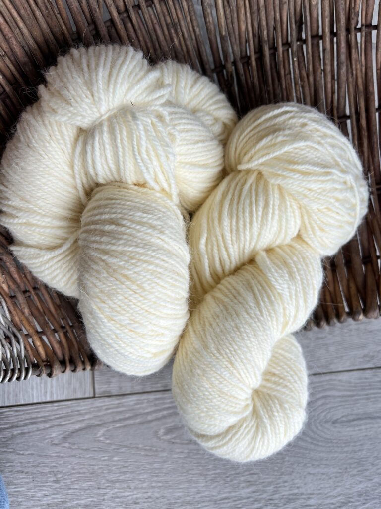 Alpacas vilnas dzija 100 g – BALTA, WoolLando