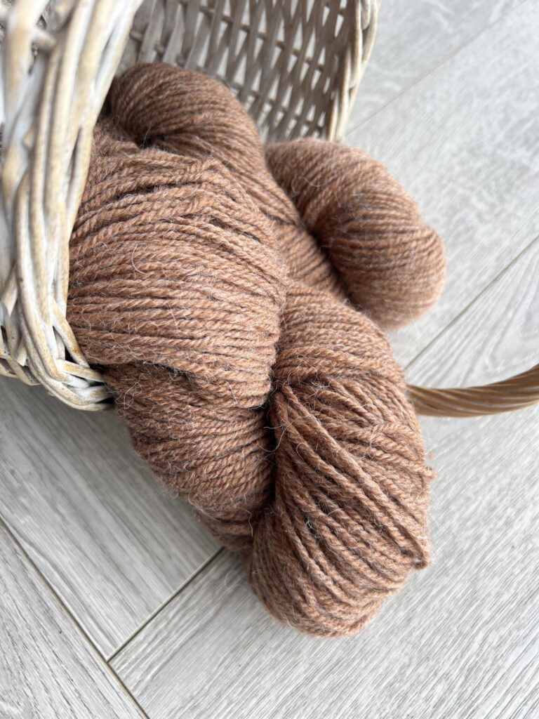Alpacas vilnas dzija 100 g – BRŪNGANA, WoolLando