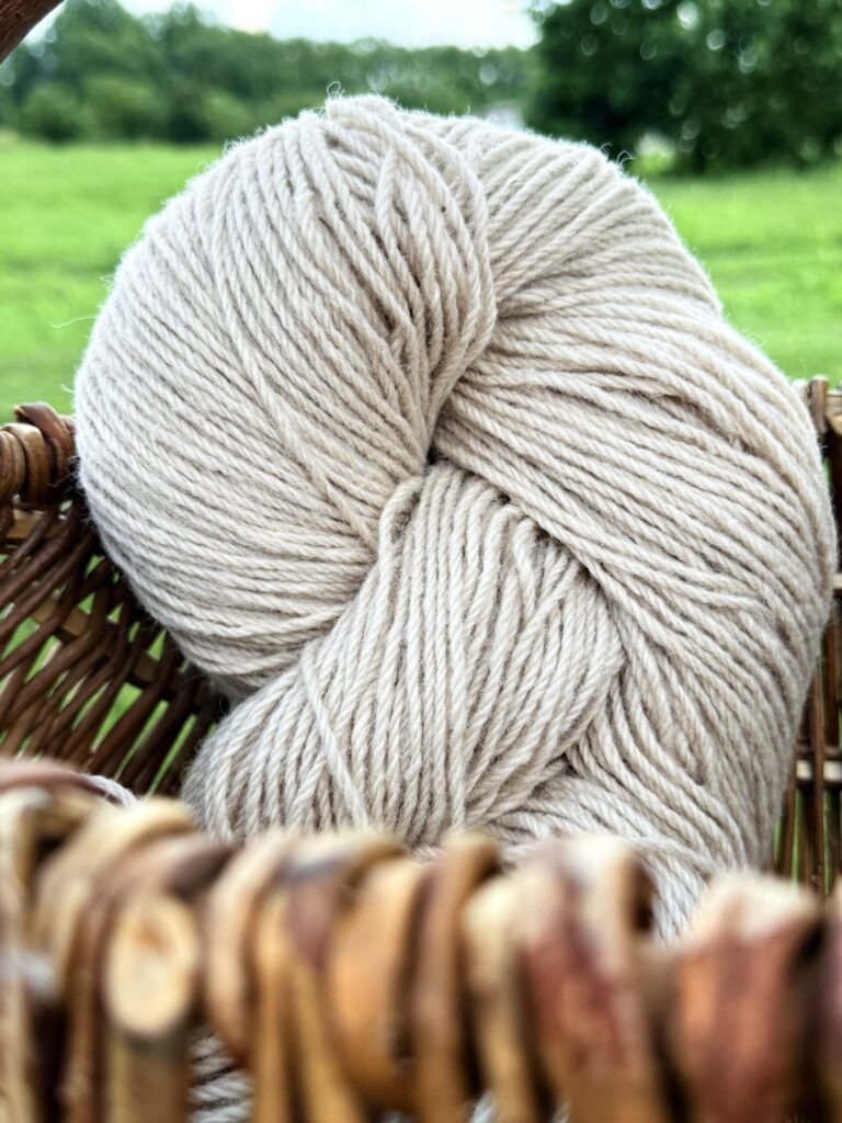 Jaunzēlandes aitu vilnas dzija 1 kg – LIGHT BROWN, WoolLando
