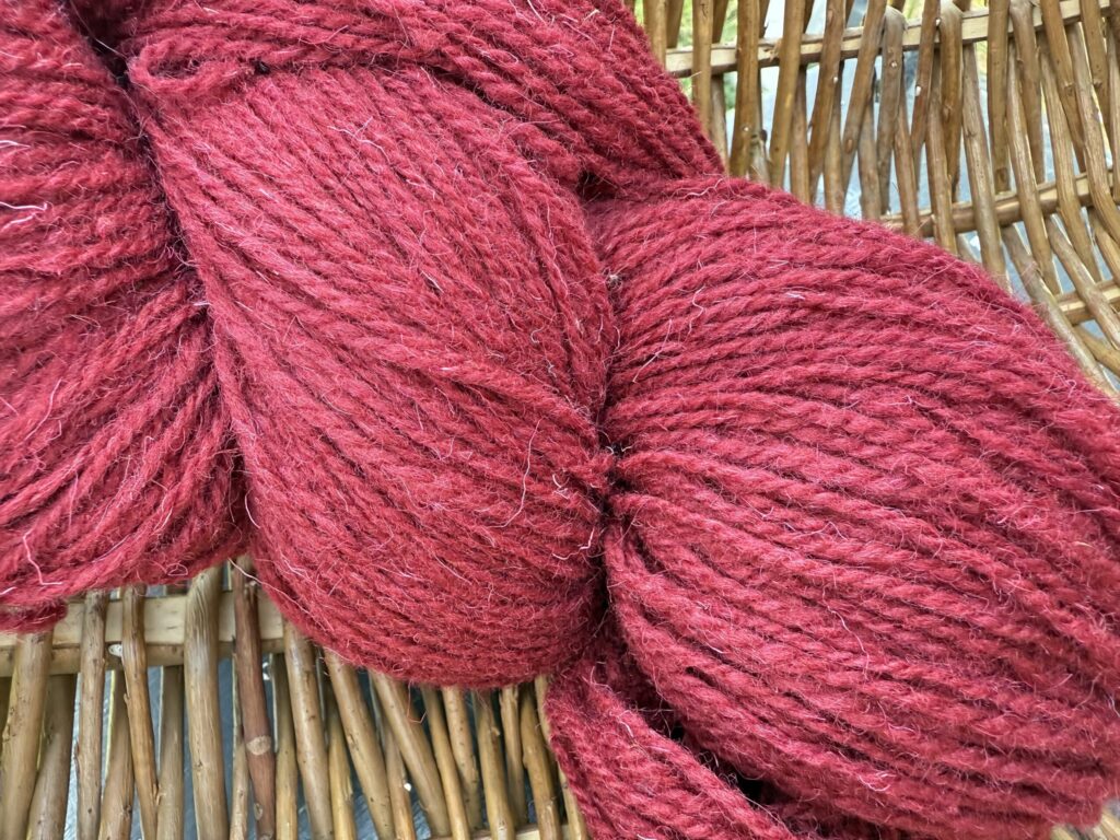 Aitu vilnas dzija 1 kg – RED, WoolLando