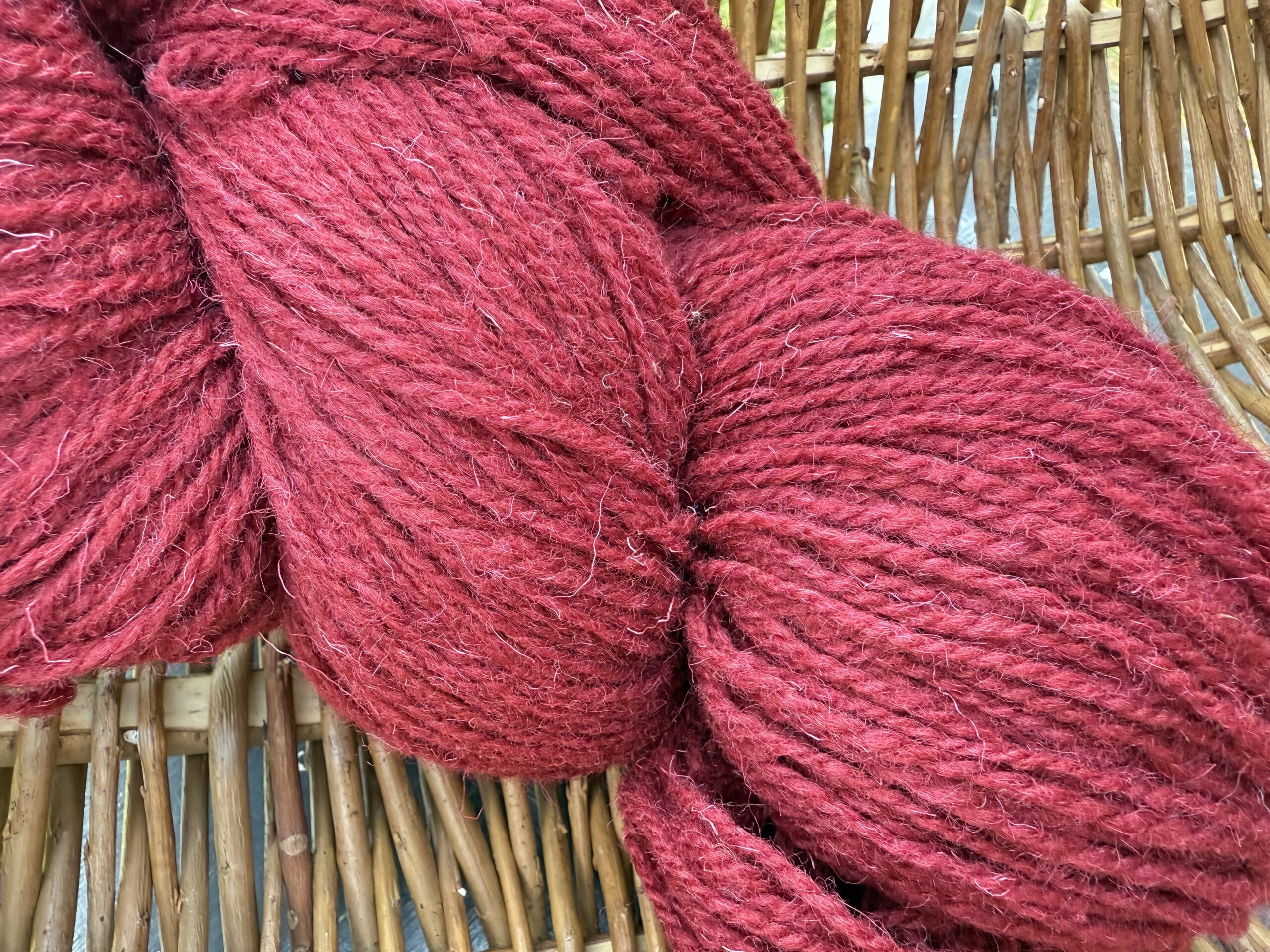 Aitu vilnas dzija 1 kg – RED, WoolLando