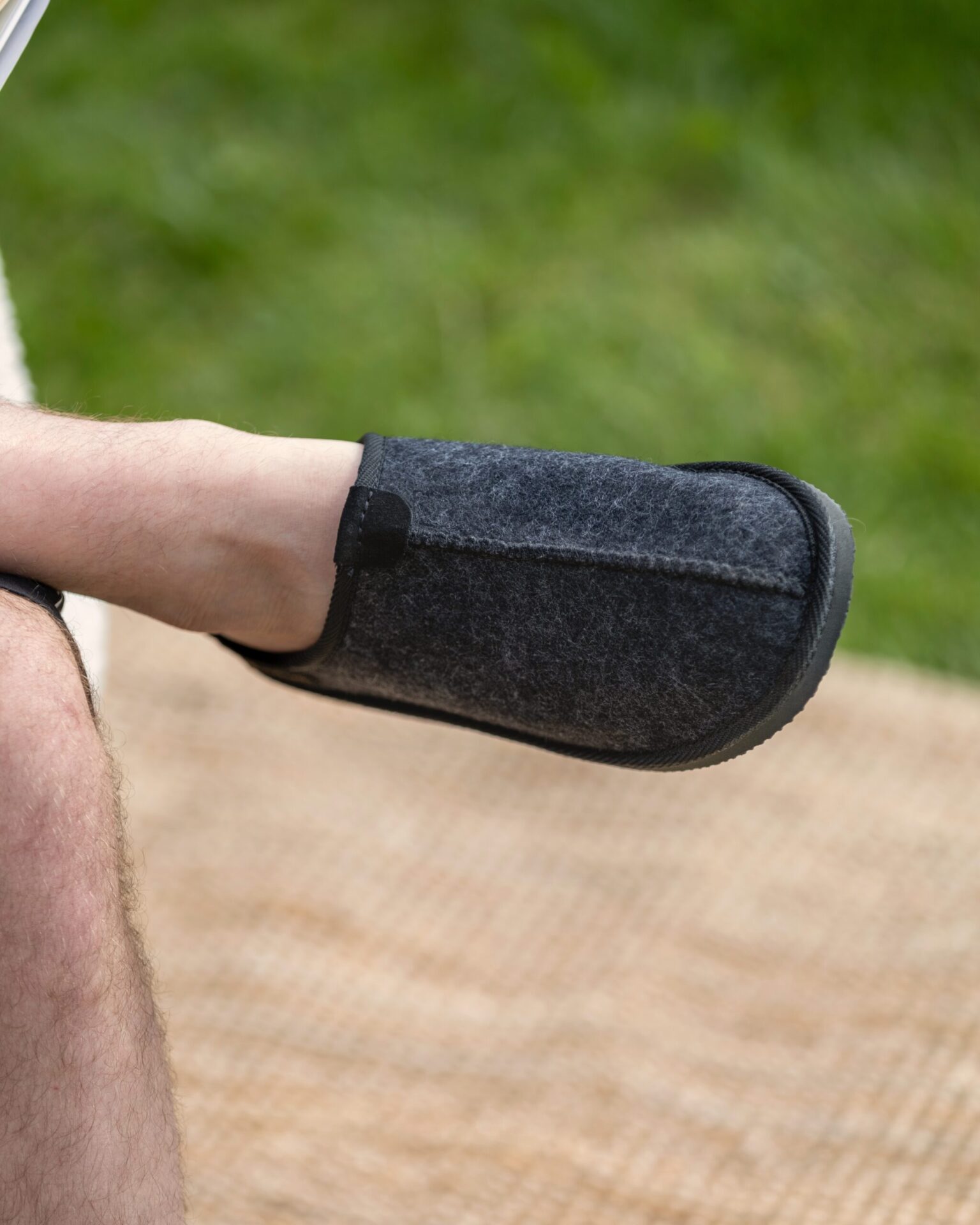 Vīriešu melnās filca čības CARBON, WoolLando