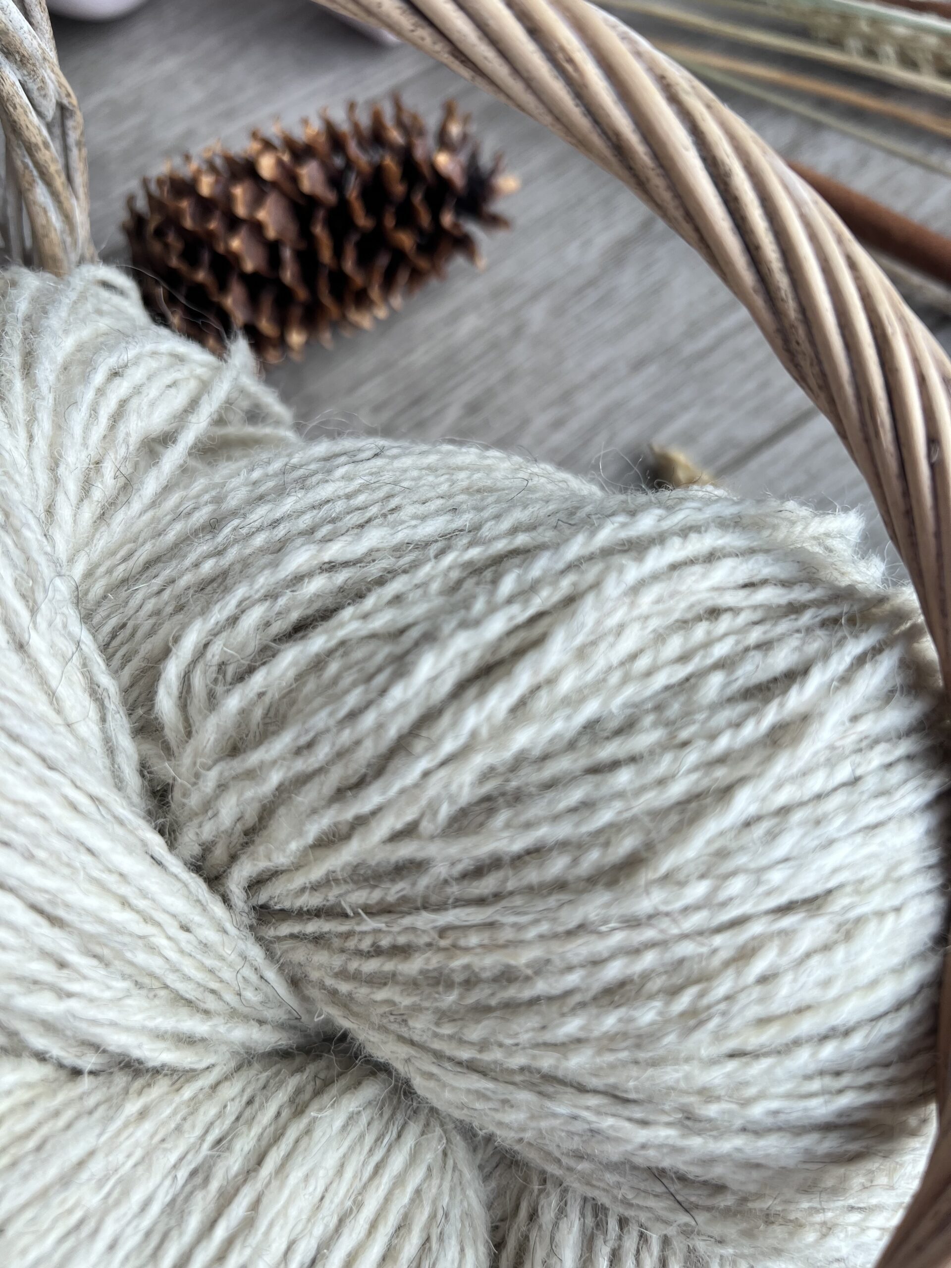 Jaunzēlandes aitas vilnas dzija 1 kg – KRĒMS, WoolLando