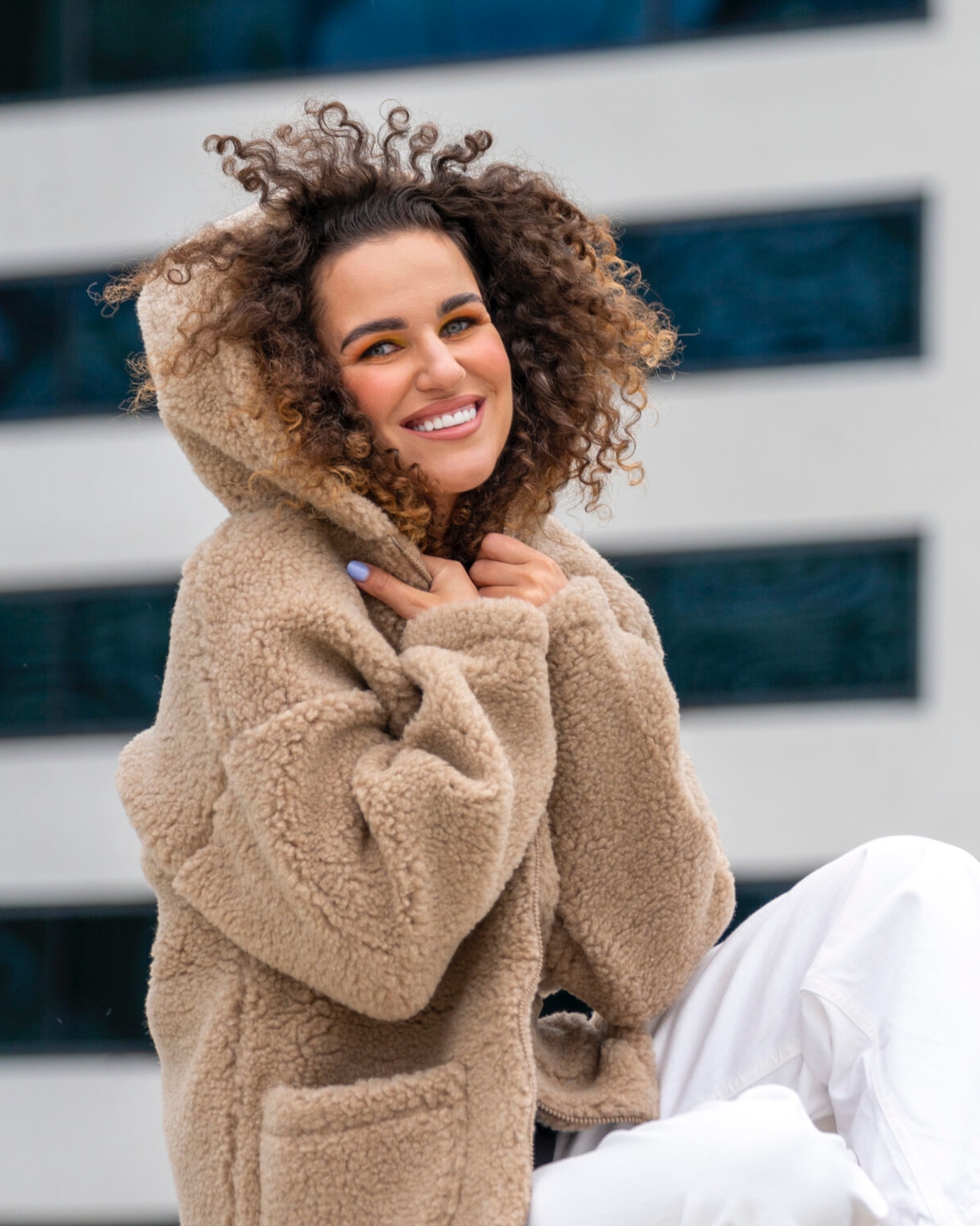 Brūna sieviešu jēras vilnas jaka ar kapuci Zoya, Zaffiro