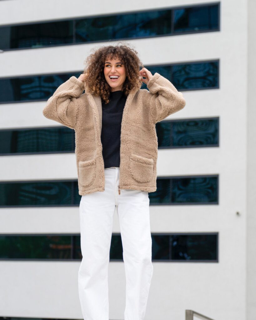 Brūna sieviešu jēras vilnas jaka ar kapuci Zoya, Zaffiro