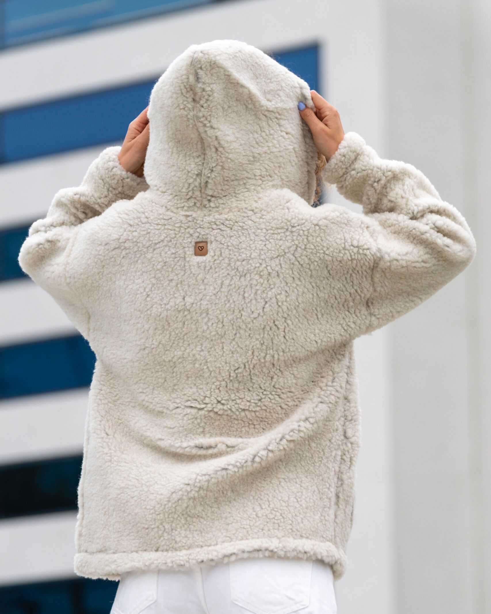 Krēmkrāsas jēras vilnas jaka ar kapuci ZOYA, Zaffiro